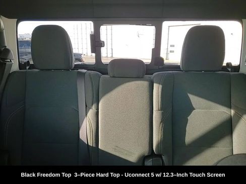 Used 2025 Jeep Gladiator Sport image 23