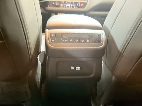 Used 2024 Nissan Pathfinder SL AWD/4WD image 25