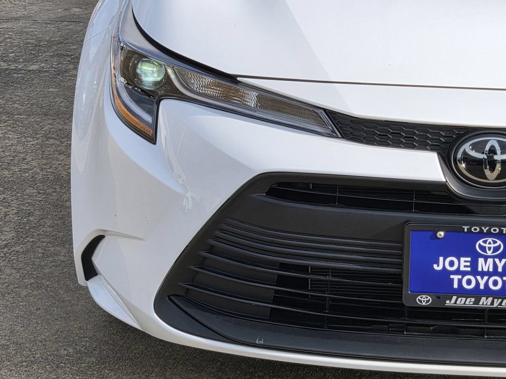 Used 2026 Toyota Corolla LE FWD image 5