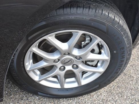 Used 2024 Chrysler Pacifica Touring-L image 14