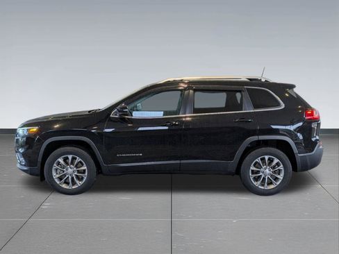 Used 2019 Jeep Cherokee Latitude Plus w/ Cold Weather Group AWD/4WD image 3