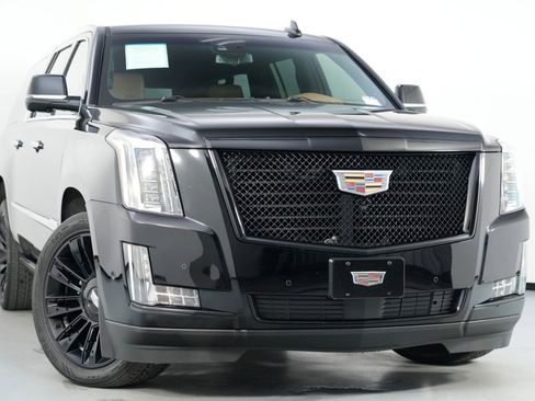 Used 2017 Cadillac Escalade ESV Platinum image 2