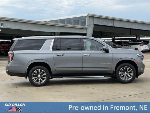 Certified 2021 Chevrolet Suburban LT w/ Luxury Package AWD/4WD image 3