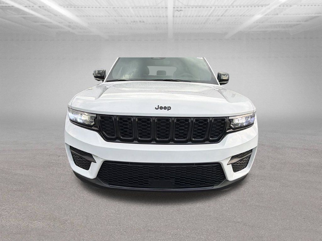 Used 2024 Jeep Grand Cherokee Altitude AWD/4WD image 16