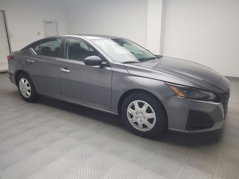 Used 2024 Nissan Altima 2.5 S FWD image 11