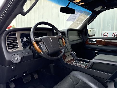 Used 2014 Lincoln Navigator 2WD image 15