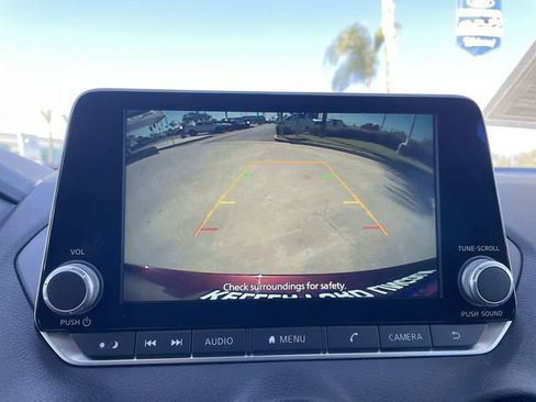 Used 2023 Nissan Sentra SV FWD image 14