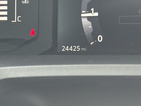 Used 2025 Toyota Tacoma SR5 AWD/4WD image 22
