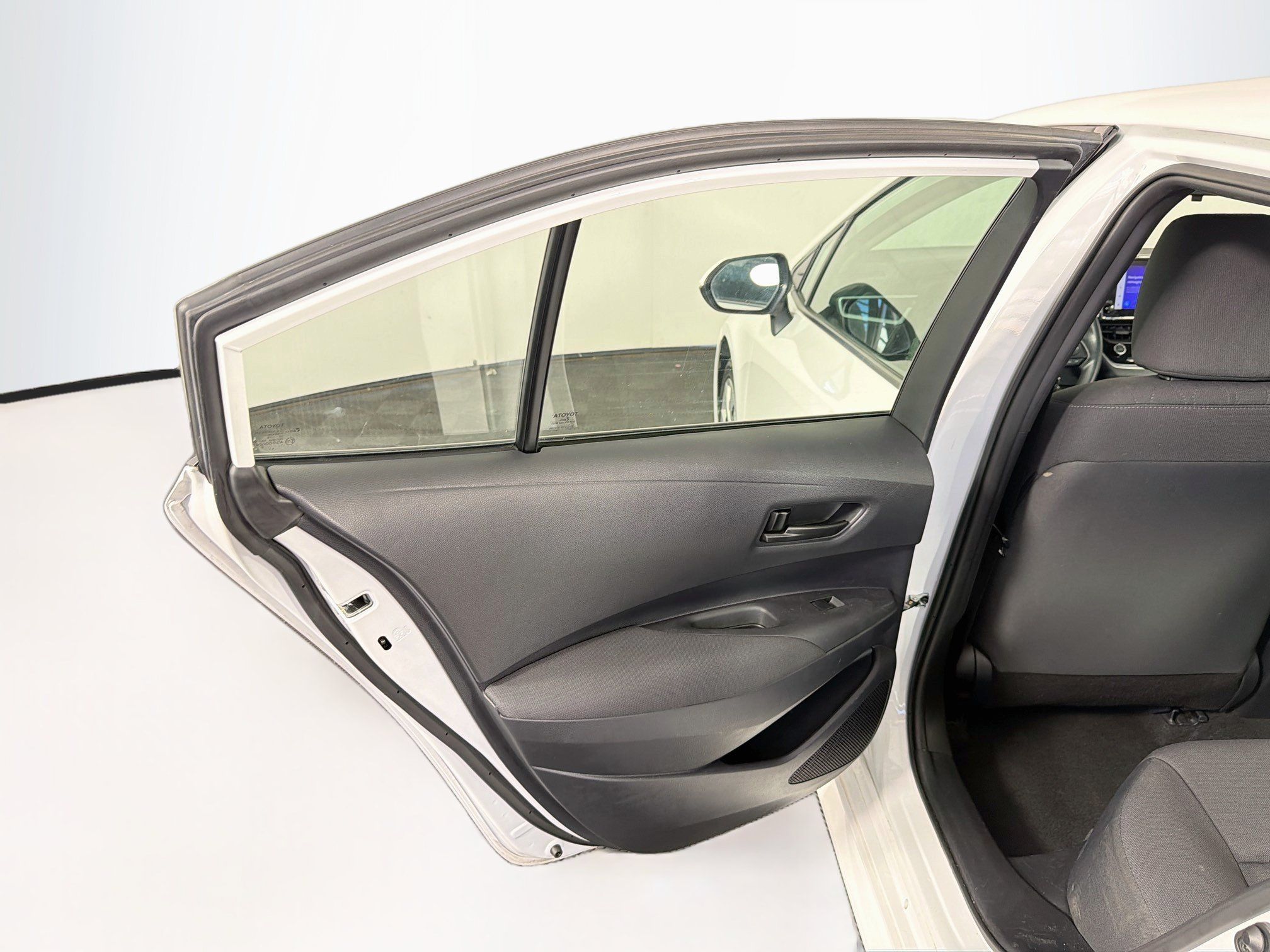Used 2025 Toyota Corolla LE FWD image 26