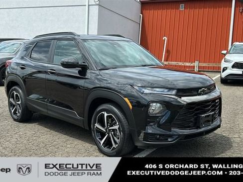 Used 2023 Chevrolet TrailBlazer RS w/ Sun and Liftgate Package AWD/4WD image 2