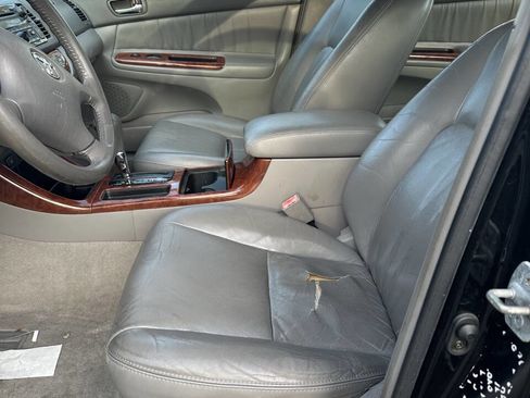 Used 2002 Toyota Camry XLE image 16