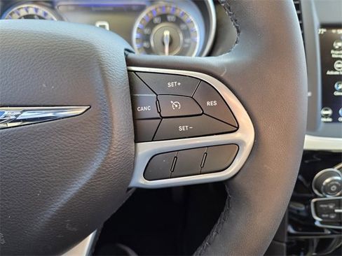 Certified 2023 Chrysler 300 Touring image 32