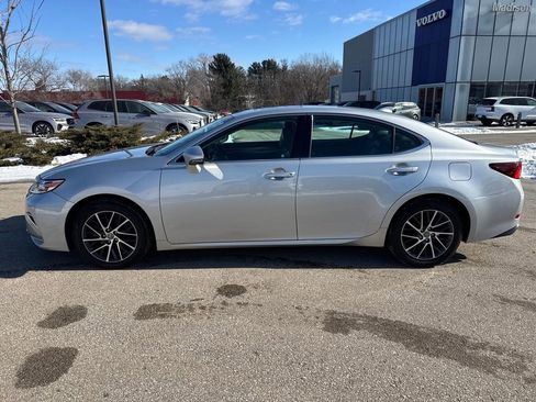 Used 2017 Lexus ES 350 w/ Luxury Package image 2