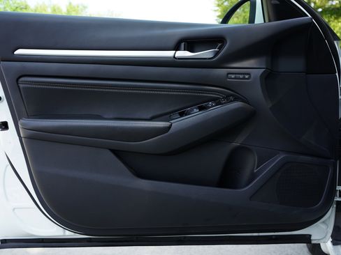 Used 2022 Nissan Altima 2.5 Platinum image 34