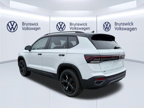 New 2026 Volkswagen Taos SE AWD/4WD image 4