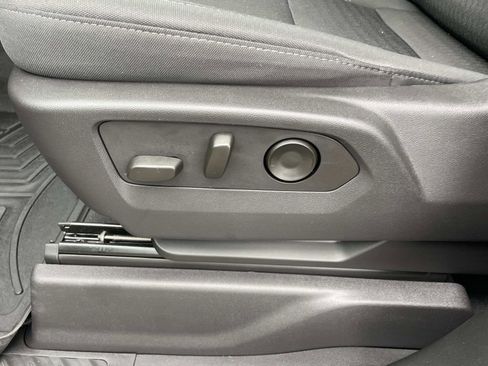 Used 2024 Chevrolet Silverado 1500 Custom image 16