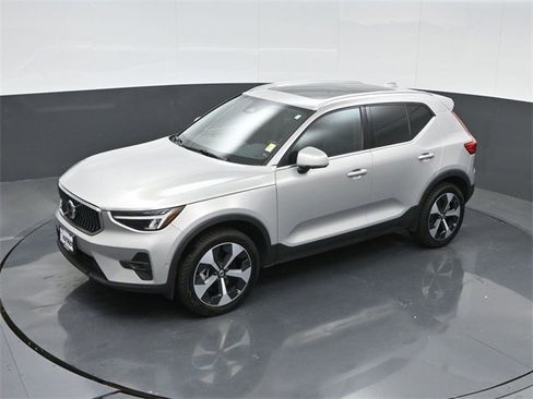 Used 2024 Volvo XC40 B5 Plus image 48