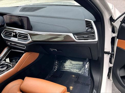 Used 2022 BMW X6 xDrive40i w/ Executive Package image 18