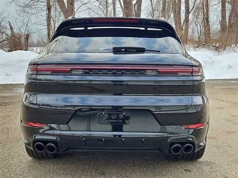 Used 2025 Porsche Cayenne S image 6