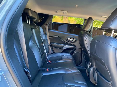 Used 2020 Jeep Cherokee Latitude Plus FWD image 45