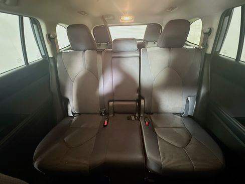 Used 2024 Toyota Highlander LE FWD image 30