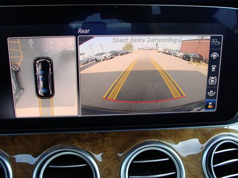 Used 2018 Mercedes-Benz E 300 E 300 image 26