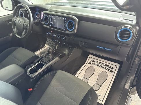 Used 2020 Toyota Tacoma TRD Sport image 28