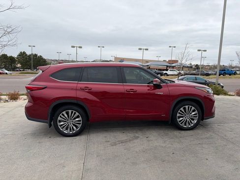 Used 2021 Toyota Highlander Platinum image 9