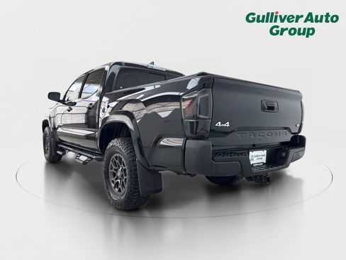 Used 2018 Toyota Tacoma SR5 AWD/4WD image 5
