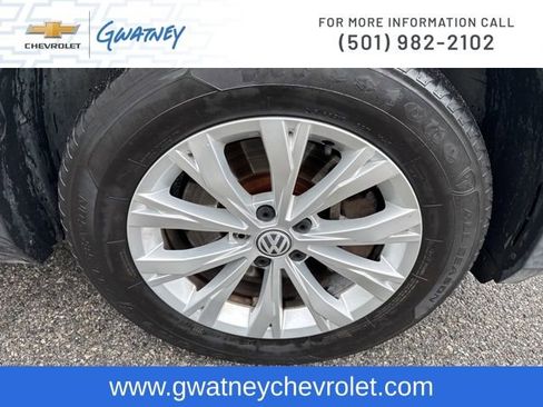 Used 2018 Volkswagen Tiguan SE AWD/4WD image 12