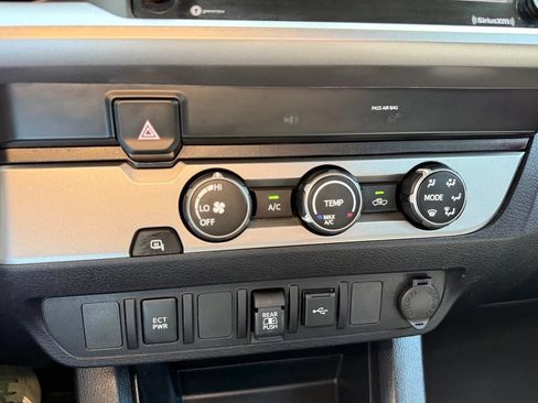 Used 2020 Toyota Tacoma SR5 RWD image 18