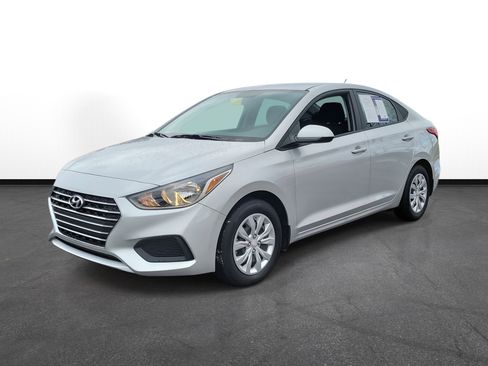 Used 2022 Hyundai Accent SE image 2