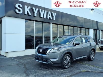 Used 2024 Nissan Pathfinder SL w/ SL Premium Package