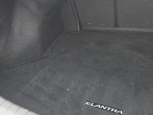 Used 2019 Hyundai Elantra SE w/ Cargo Package image 10