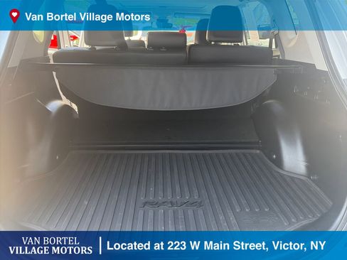 Used 2018 Toyota RAV4 Limited AWD/4WD image 28