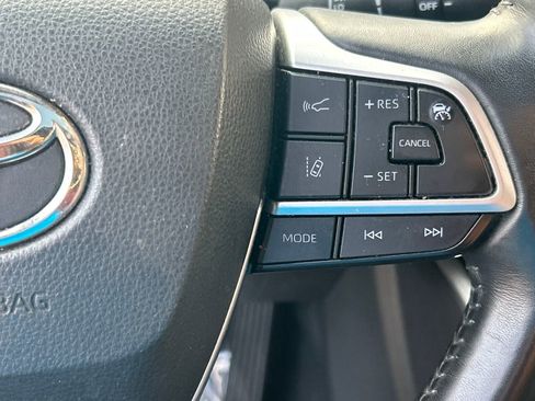 Used 2024 Toyota Highlander XSE image 23