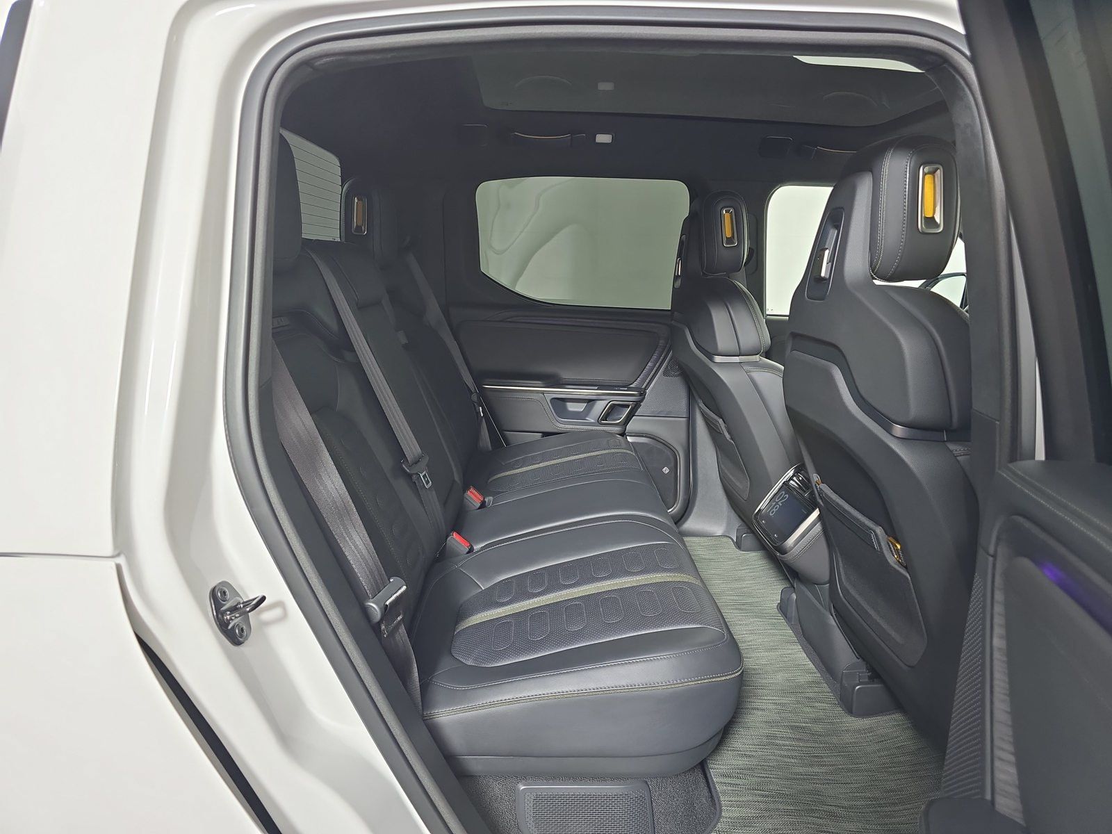 Used 2023 Rivian R1T Adventure Dual AWD/4WD image 22