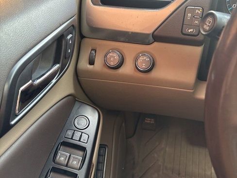 Certified 2019 Chevrolet Suburban LT w/ RST Edition image 28