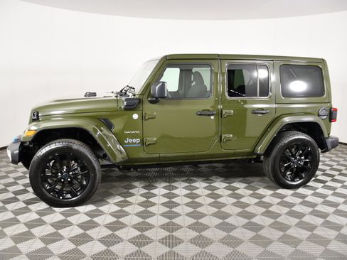 Used 2024 Jeep Wrangler Unlimited Sahara AWD/4WD image 9