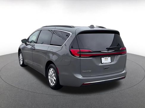 Used 2022 Chrysler Pacifica Touring-L FWD image 11
