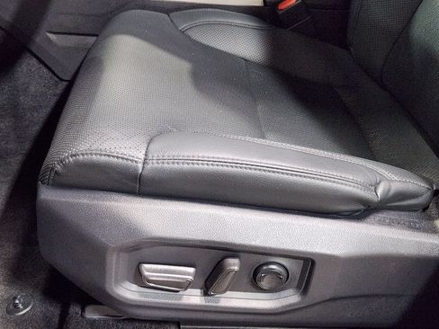 Used 2025 Toyota Tundra Limited AWD/4WD image 46