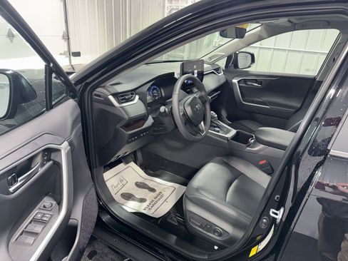 Used 2025 Toyota RAV4 Limited w/ Weather Package AWD/4WD image 19