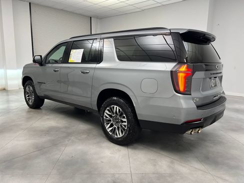 Used 2025 Chevrolet Suburban Z71 AWD/4WD image 6