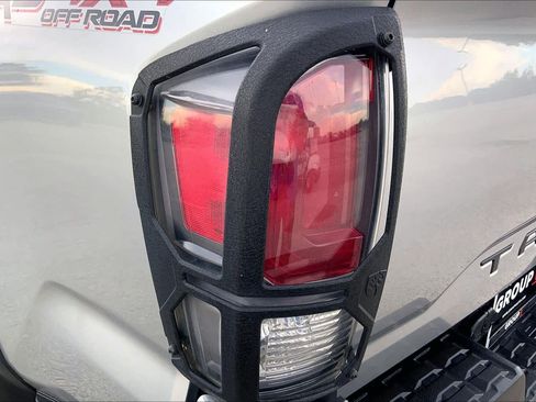 Used 2022 Toyota Tacoma TRD Off-Road AWD/4WD image 28