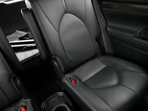Used 2021 Toyota Highlander Limited image 14