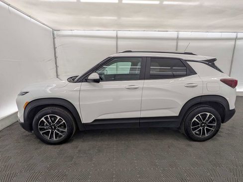 Used 2025 Chevrolet TrailBlazer LT image 3