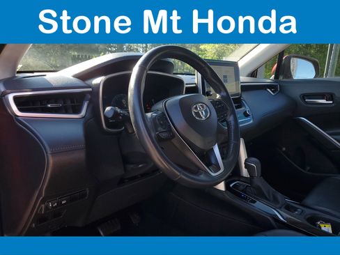 Used 2023 Toyota Corolla Cross XLE image 18