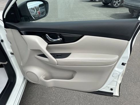 Used 2022 Nissan Rogue Sport SL image 10