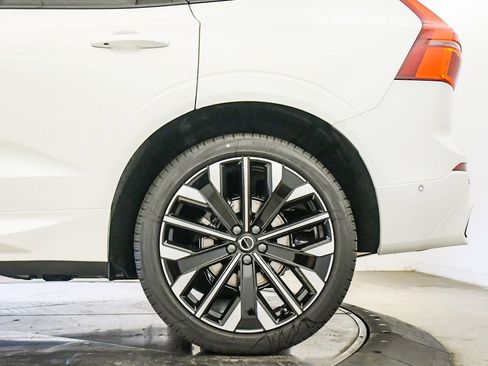 New 2026 Volvo XC60 B5 Ultra w/ Climate Package PRO AWD/4WD image 11