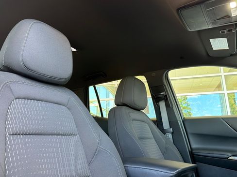 Used 2025 Chevrolet Equinox LT FWD image 17